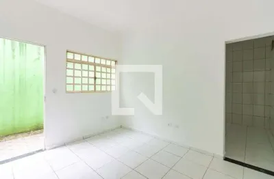 Casa com 2 quartos para alugar na Avenida Transversal Sul, Santa Maria, Osasco