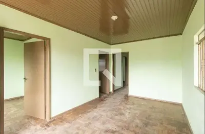 Casa com 3 quartos para alugar na Rua Humberto Ciccarino, Boqueirão, Curitiba