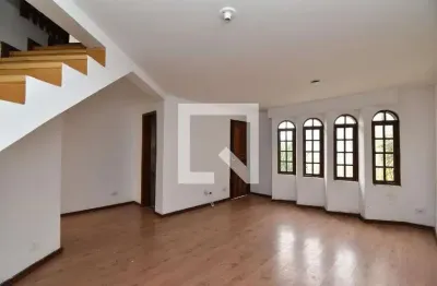 Casa com 3 quartos para alugar na Rua Valdomiro Silveira, Boa Vista, Curitiba