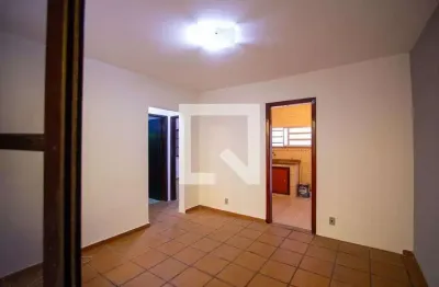 Casa com 3 quartos para alugar na Rua Alzira Duque Estrada, Mutondo, São Gonçalo