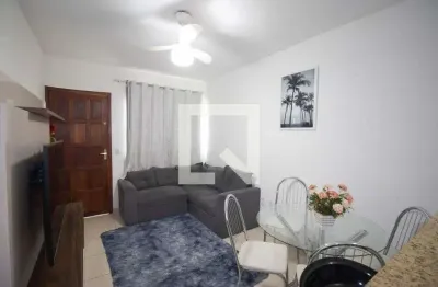 Casa com 3 quartos para alugar na Rua Urbano Santos, Vila Três, São Gonçalo