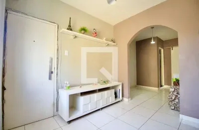 Casa com 2 quartos para alugar na Rua Emiliano Galiza, Boca do Rio, Salvador