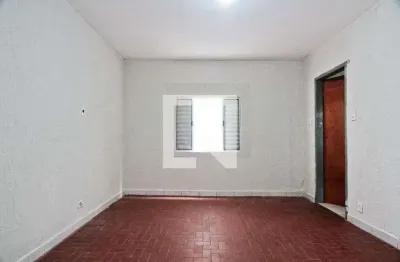Casa com 2 quartos para alugar na Avenida Elísio Teixeira Leite, Vila Miriam, São Paulo