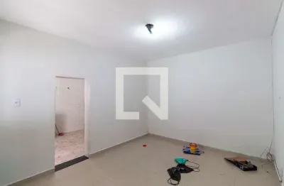 Casa com 1 quarto para alugar na Rua Londrina, Cangaíba, São Paulo