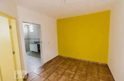 Casa com 2 quartos para alugar na Rua Aurélia, Vila Romana, São Paulo