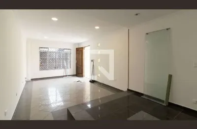 Casa com 2 quartos para alugar na Rua Hélvio de Oliveira Albuquerque, Ponte Rasa, São Paulo