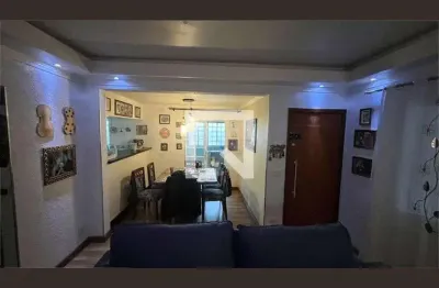 Casa com 3 quartos para alugar na Rua Diogo da Costa, Vila Mazzei, São Paulo