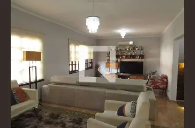 Casa com 3 quartos para alugar na Rua Avedis Kamalakian, Bussocaba, Osasco