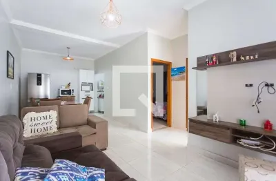 Casa com 2 quartos para alugar na Rua Capim Branco N° 77, Granada, Uberlândia