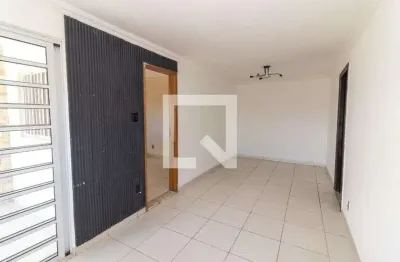 Casa com 2 quartos para alugar na Rua Nelsom Meireles Neto, Deodoro, Rio de Janeiro