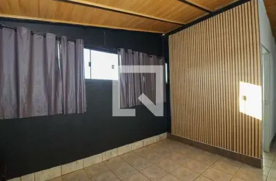 Casa com 2 quartos para alugar na Qnl 12, Taguatinga Centro (Taguatinga), Brasília
