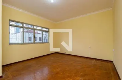 Casa com 3 quartos para alugar na Rua Monte Alto, Belém, São Paulo
