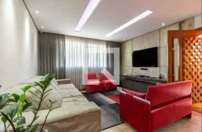 Casa com 4 quartos para alugar na Rua Águas da Prata, Piqueri, São Paulo