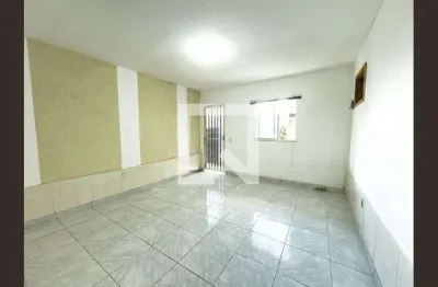 Casa para alugar na rua nabor do rego, ramos, rio de janeiro por r$ 1.189