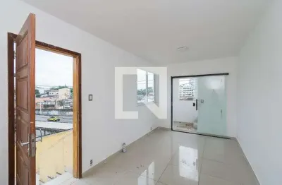 Casa com 3 quartos para alugar na Rua Ibiapina, Olaria, Rio de Janeiro