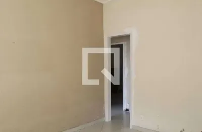 Casa com 2 quartos para alugar na Rua Acurcio Torres, Anil, Rio de Janeiro