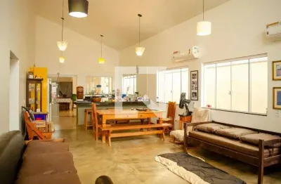 Casa com 5 quartos para alugar na Rua 110, Setor Sul, Goiânia