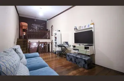 Casa com 3 quartos para alugar na Rua Gonçalo de Oliveira, São Rafael, São Paulo