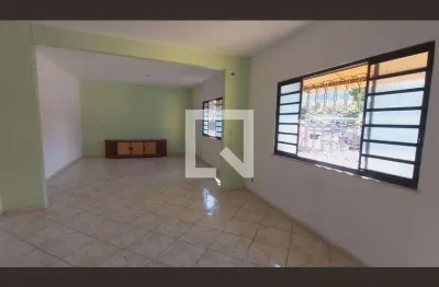 Casa com 2 quartos para alugar na Rua Júpiter, Centro, Mesquita