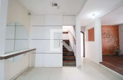 Casa com 7 quartos para alugar na Rua Santos Dumont, Lidice, Uberlândia