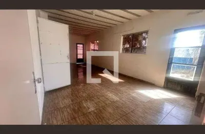 Casa com 3 quartos para alugar na Rua Cedro, Colonial, Contagem