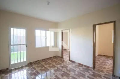 Casa com 2 quartos para alugar na Rua Professor Altivo, Mutuá, São Gonçalo