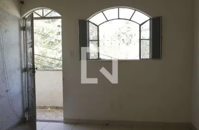 Casa com 2 quartos para alugar na Avenida Desembargador Cândido Martins de Oliveira, Lajedo, Belo Horizonte