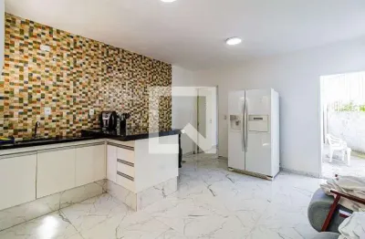 Casa com 1 quarto para alugar na Rua Araicás, Jaguaré, São Paulo