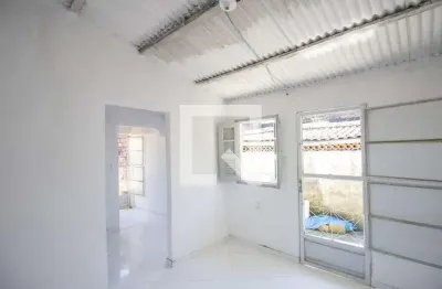 Casa com 1 quarto para alugar na Avenida Doutor Humberto Soeiro de Carvalho, Trindade, São Gonçalo
