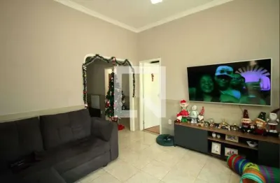 Casa com 3 quartos para alugar na Rua Evangelina, Olaria, Rio de Janeiro