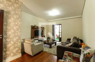 Casa com 3 quartos para alugar na Rua Guarapuava, Mooca, São Paulo