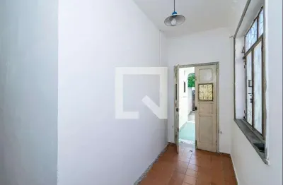 Casa com 2 quartos para alugar na Rua Volta, Irajá, Rio de Janeiro