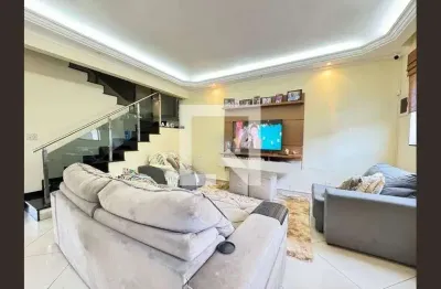 Casa com 3 quartos para alugar na Rua Antuérpia, Utinga, Santo André