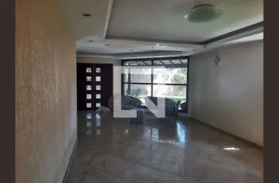 Casa com 4 quartos para alugar na Rua Dom Hélder Camara, Camboinhas, Niterói