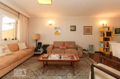 Casa com 4 quartos para alugar na Rua Engenheiro Francisco Azevedo, Sumaré, São Paulo