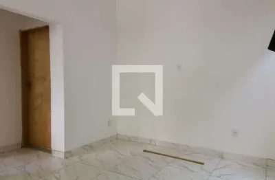 Casa com 2 quartos para alugar na Rua Gustavo Gama, Méier, Rio de Janeiro