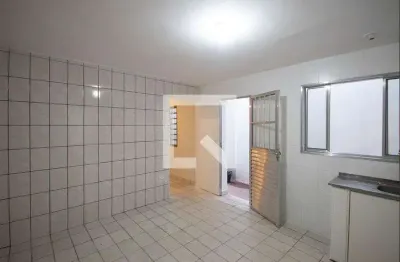 Casa com 2 quartos para alugar na Rua Alonso Peres, Vila Sabrina, São Paulo