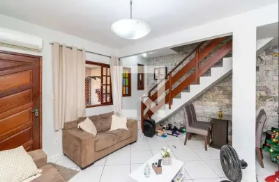 Casa com 2 quartos para alugar na Rua Panamá, Penha, Rio de Janeiro