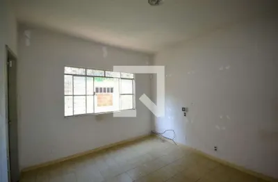 Casa com 2 quartos para alugar na Estrada Mirandela, Centro, Nilópolis