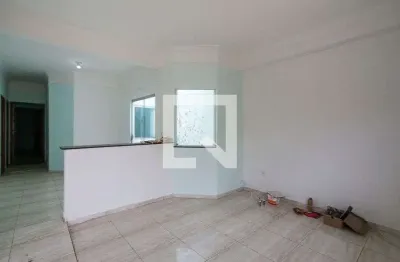 Casa com 3 quartos para alugar na Rua do Radialista, Planalto, Uberlândia