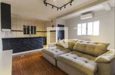 Casa com 2 quartos para alugar na Rua Romualdo de Sousa Brito, Jardim Robru, São Paulo