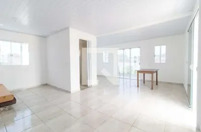 Casa com 2 quartos para alugar na Rua Neuza Maria Lorenzini, Novo Mundo, Curitiba