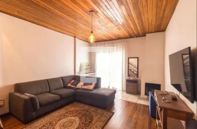 Casa com 3 quartos para alugar na Rua Iwao Namizaki, Uberaba, Curitiba