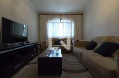 Casa com 4 quartos para alugar na Rua Abraham Bertie Levi, Vila Sônia, São Paulo