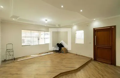 Casa com 3 quartos para alugar na Rua Uicó, Vila Ré, São Paulo