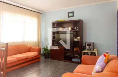 Casa com 3 quartos para alugar na Rua Rodrigo Paganino, Vila Marari, São Paulo