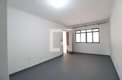 Casa com 3 quartos para alugar na Rua Lourenço Antônio Bragança, Vila Marari, São Paulo