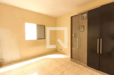 Casa com 2 quartos para alugar na Rua Siqueira Bueno, Belém, São Paulo