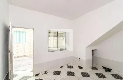 Casa com 2 quartos para alugar na Rua Porto União, Irajá, Rio de Janeiro