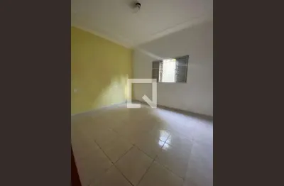 Casa com 3 quartos para alugar na Rua Alcides Diniz Moreira, Colonial, Contagem